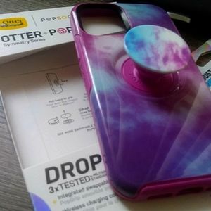Otter+Pop  iphone case with swappable popsocket